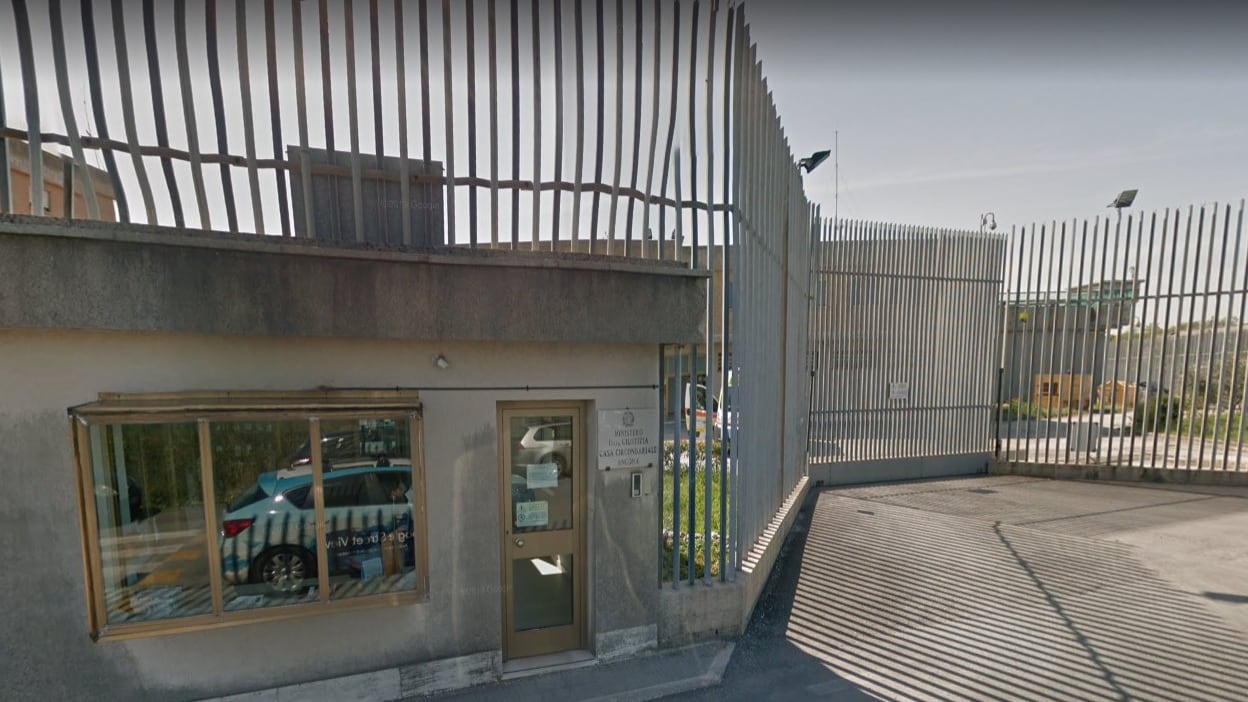 Ancona, la rissa in cella, poi nigeriano manda 3 agenti in ospedale