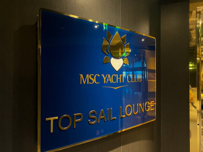 Lounge bar panoramico esclusivo per i passeggeri Yacht Club di Msc Preziosa