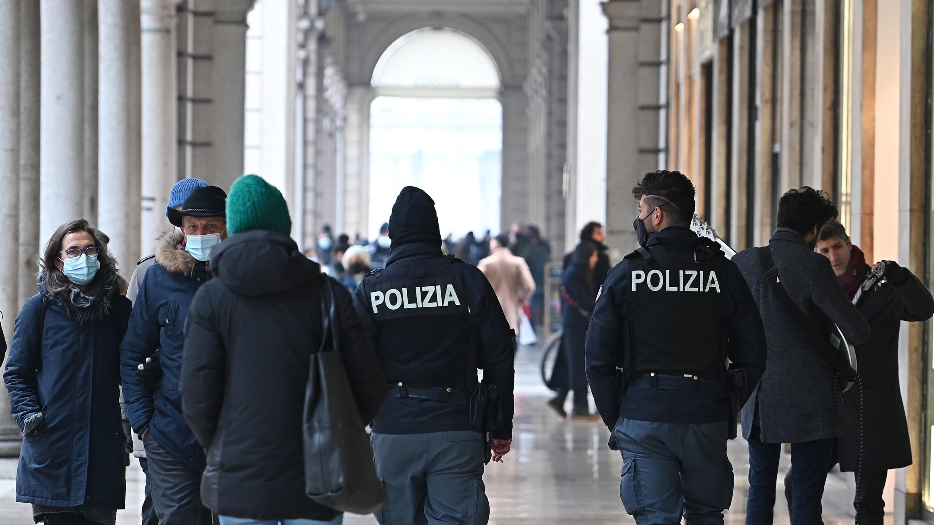 Capodanno sicuro. Il Viminale ordina: controlli su pass e maschere Ffp2