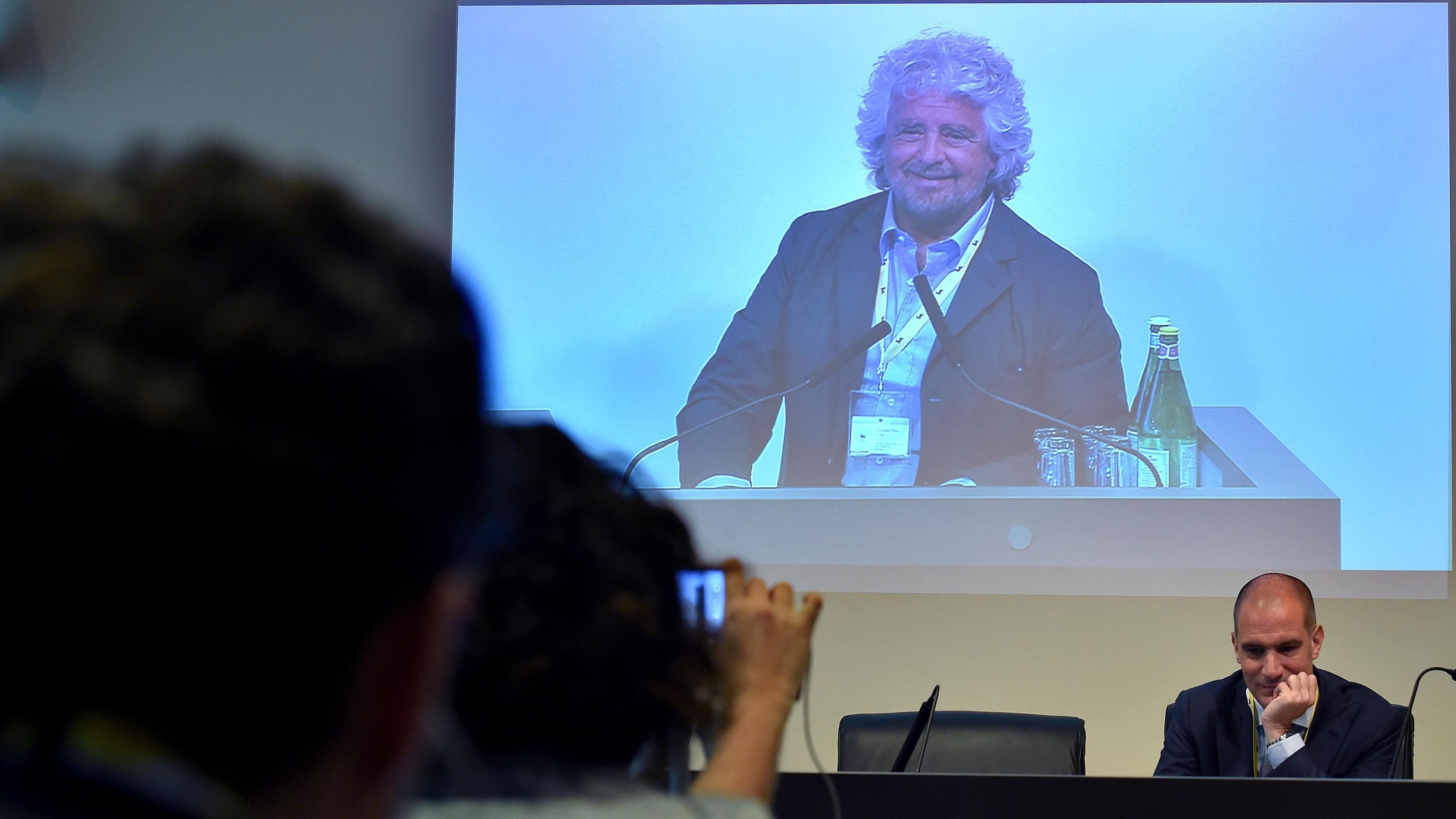 Grillo all'assemblea dei soci: "Eni ha dato vita a un sistema corruttivo"