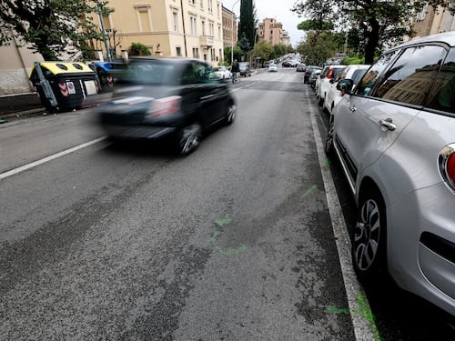 Le aggressioni choc, l’adesivo sulla microcar, l’app di parental control. Così hanno incastrato i due minori