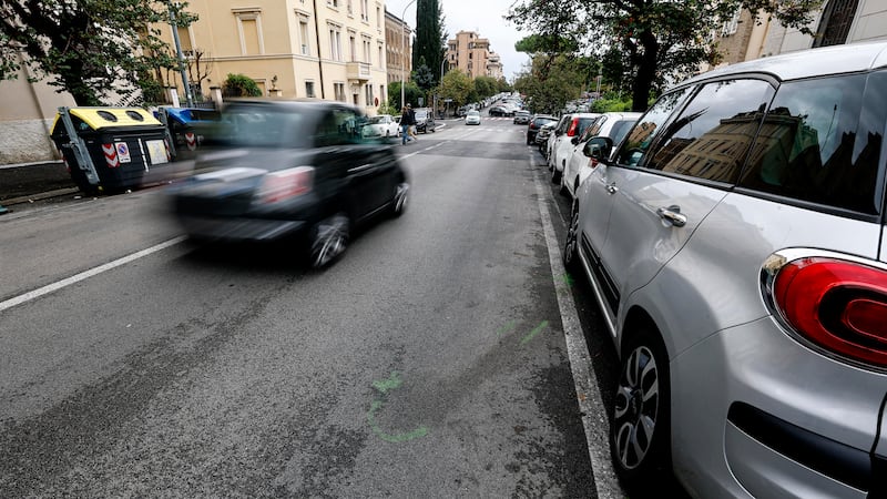 Le aggressioni choc, l’adesivo sulla microcar, l’app di parental control. Così hanno incastrato i due minori