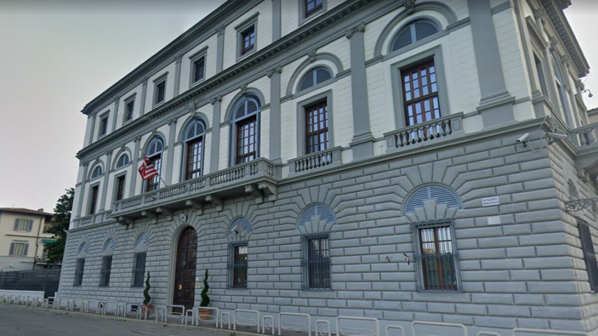 Molotov contro consolato Usa, la difesa surreale dell'arrestato: "Non voleva far male a nessuno"