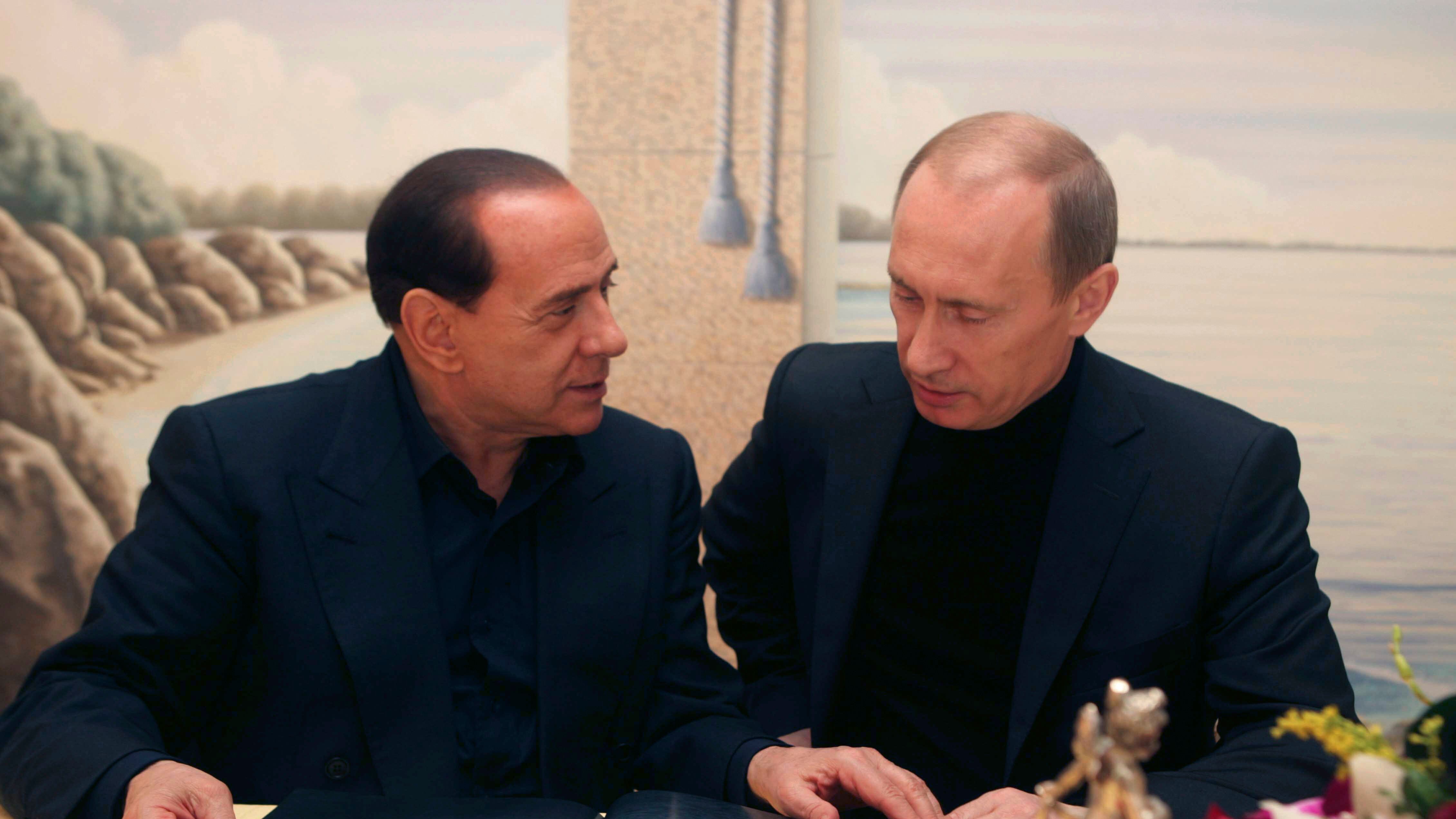 Berlusconi vola a Mosca e lascia il Pdl nel panico
