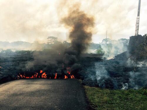 Hawaii, il villaggio minacciato dalla lava