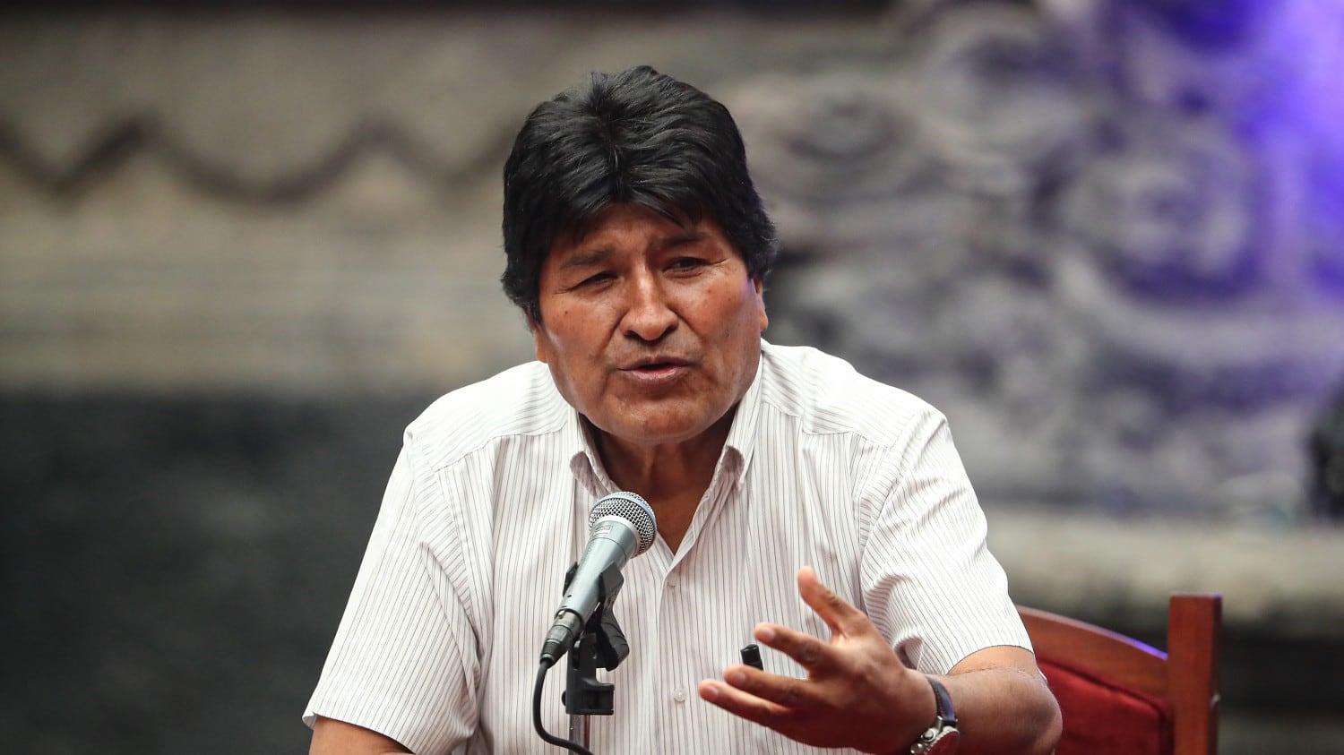 L'ombra di Evo Morales nel Paese che non svolta