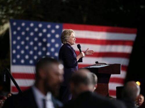 Clinton agli americani: "Io sono l'ultima cosa fra voi e l'Apocalisse"