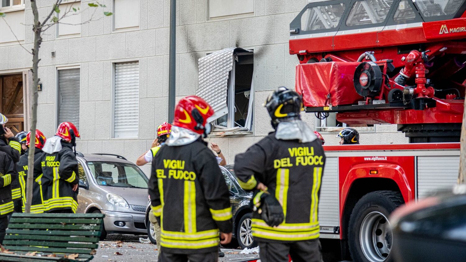 I condomini di piazzale Libia: "Uno strano suono, poi il botto"