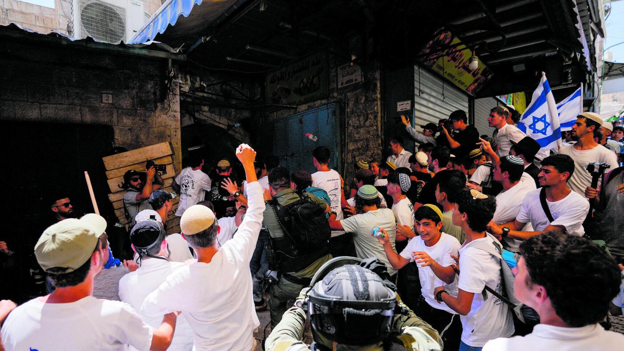 "Negoziati con Hamas sotto il fuoco"