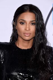 Ciara incanta sul red carpet degli American Music Awards 12