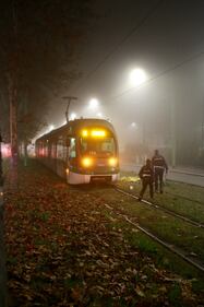 A Milano un pedone è stato investito da un tram mentre stava attraversando le rotaie 3