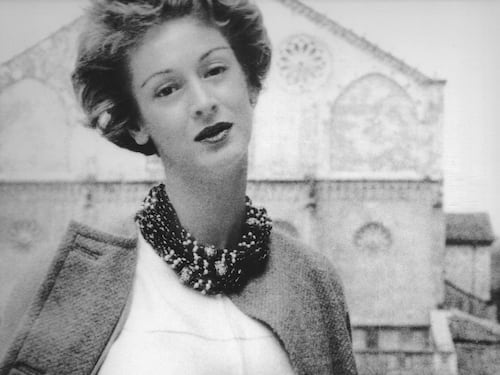 Splendori e meschinità dell'aristocrazia che fu. Marella Agnelli racconta