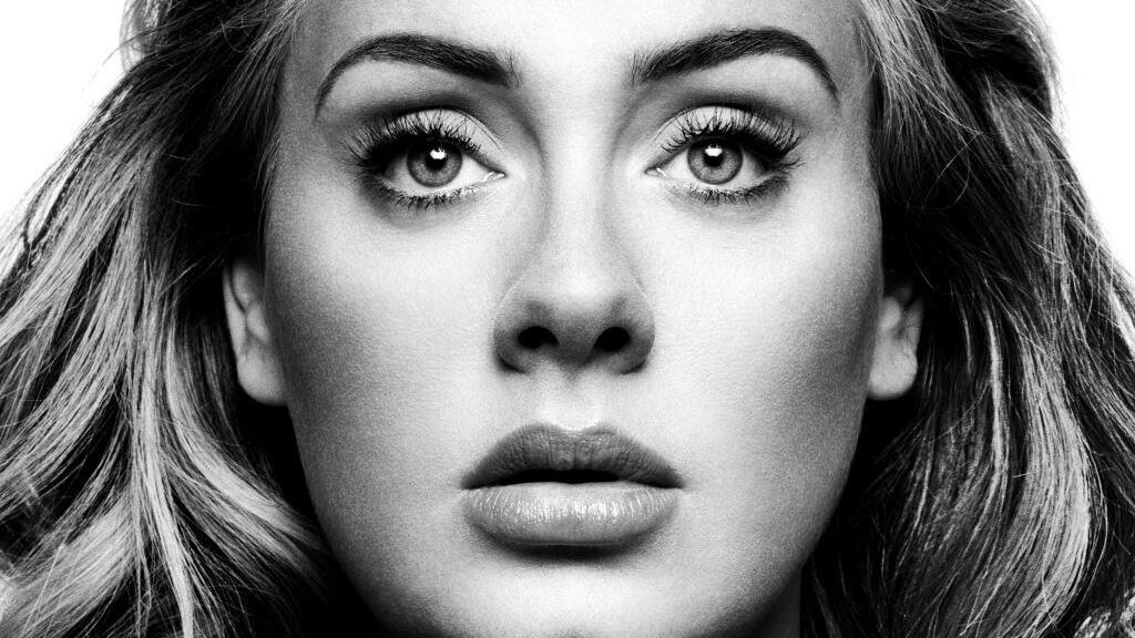 Adele è ancora da record: la cantante guadagna 15 milioni l’anno senza lavorare