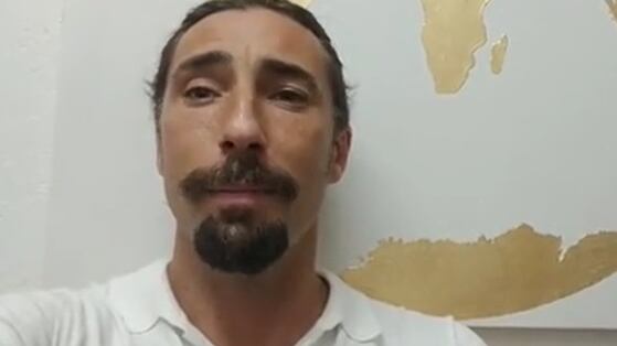 L'intervista a Brumotti: "Ho molti amici non vaccinati, è incredibile..."