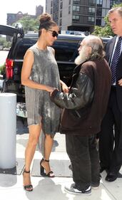 Halle Berry sexy in maxi t-shirt 5