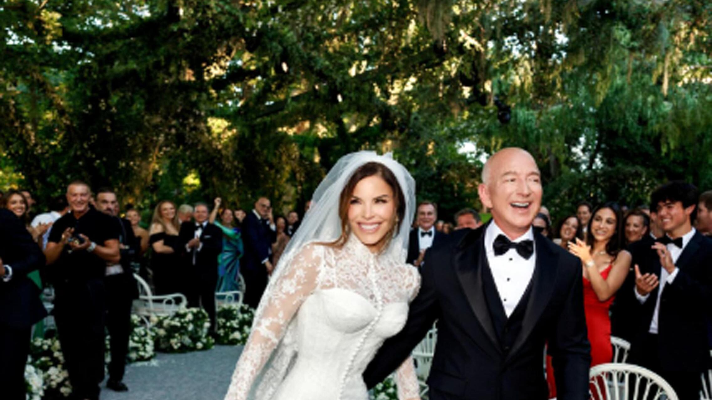 Bezos-Sanchez, le feste (e le proteste) continuano