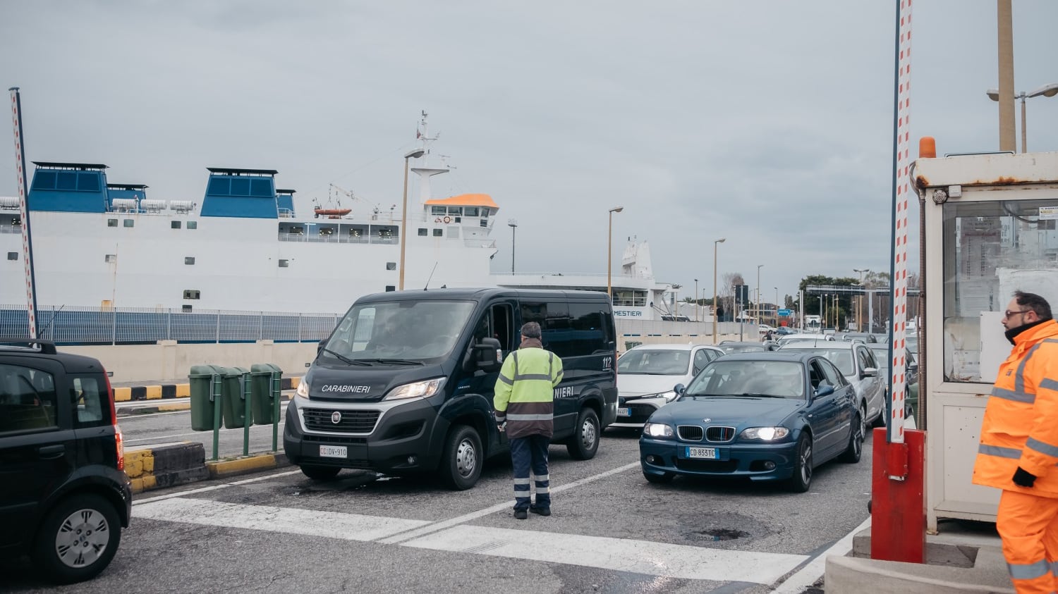 "Noi bloccati allo Stretto di Messina", le storie di chi non può tornare a casa