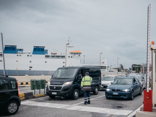 "Noi bloccati allo Stretto di Messina", le storie di chi non può tornare a casa