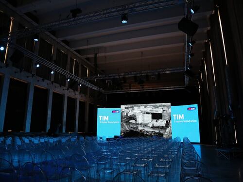 La presentazione del logo Tim