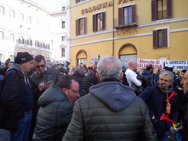 La manifestazione dei tassisti a Montecitorio 2