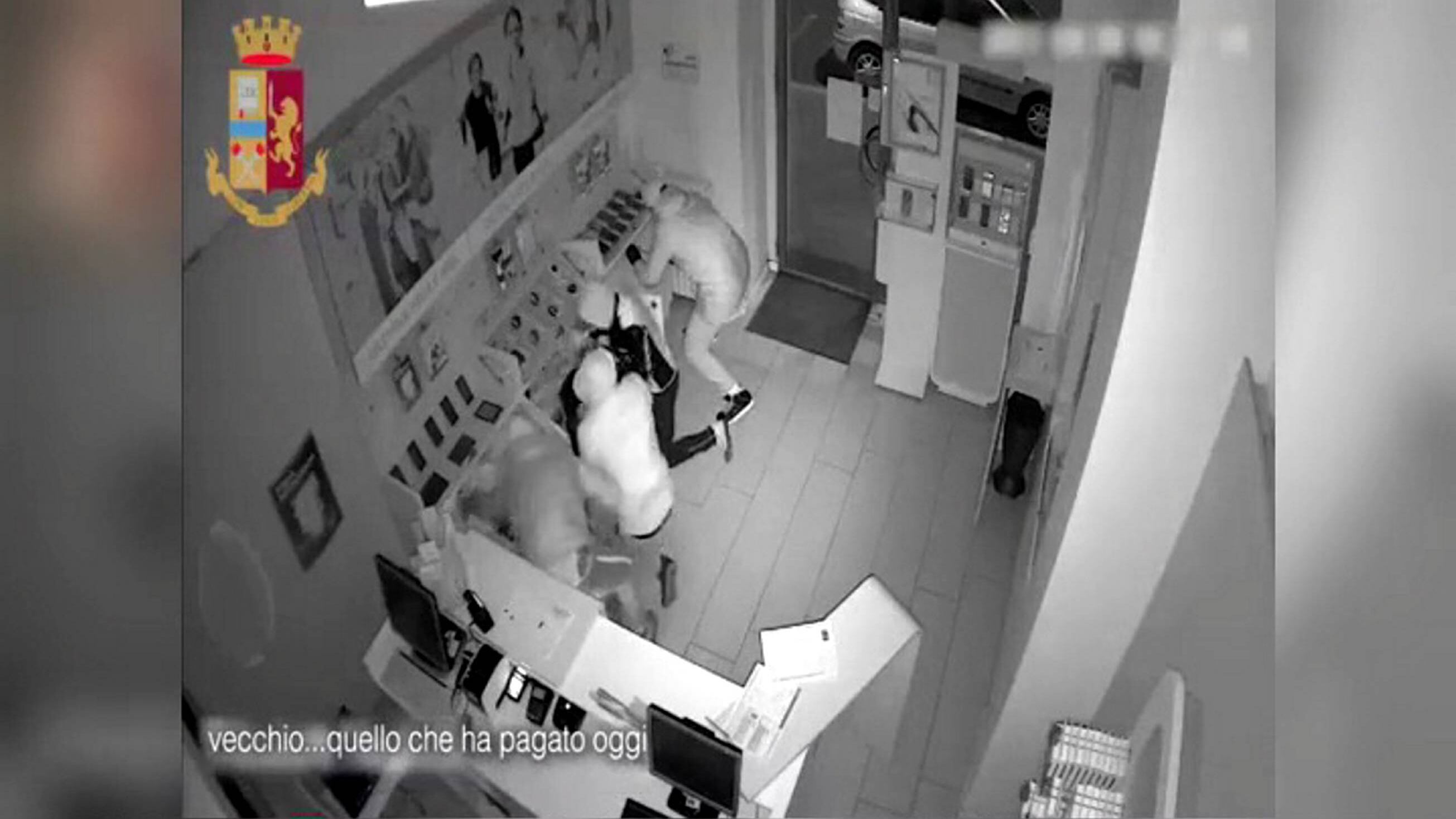 Presa la banda del lusso. Nel bottino orologi, abiti e lo smoking di "007"