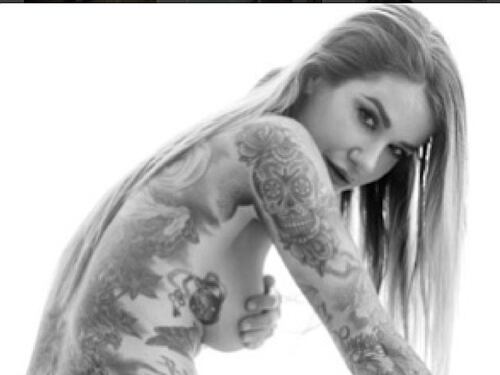 Jesse Lee, corpo da urlo e tatuaggi