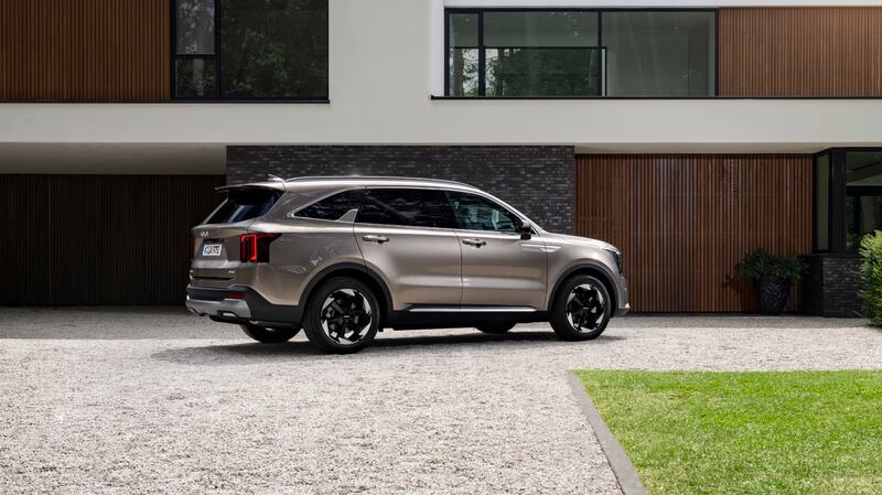 Kia Sorento PHEV 2025: guarda la gallery del nuovo SUV ibrido plug-in 3