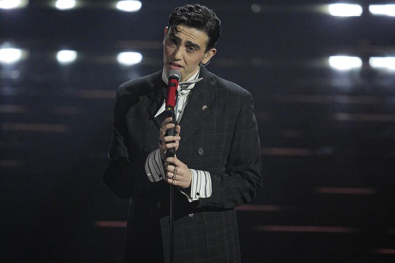 I conduttori, i cantanti,  le luci dell'Ariston: le immagini più belle di Sanremo 9