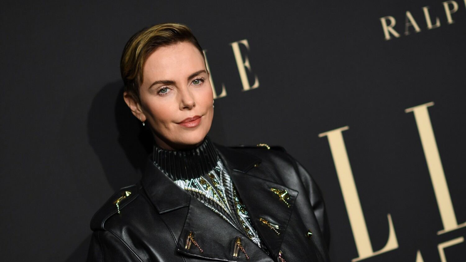 Charlize Theron nega il flirt con Brad Pitt