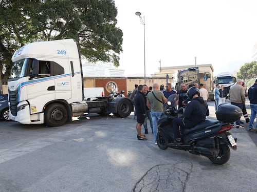 E al Sud c’è chi soffia sul fuoco con la scusa del caro carburante