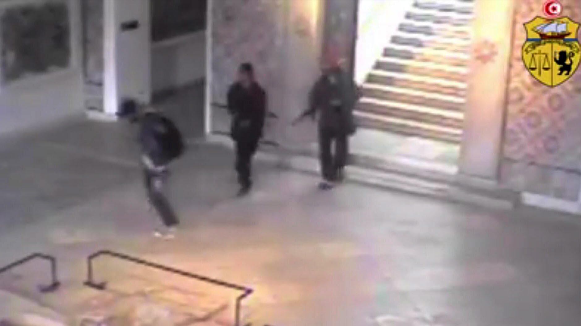 Attacco al museo, il premier tunisino licenzia il capo della polizia