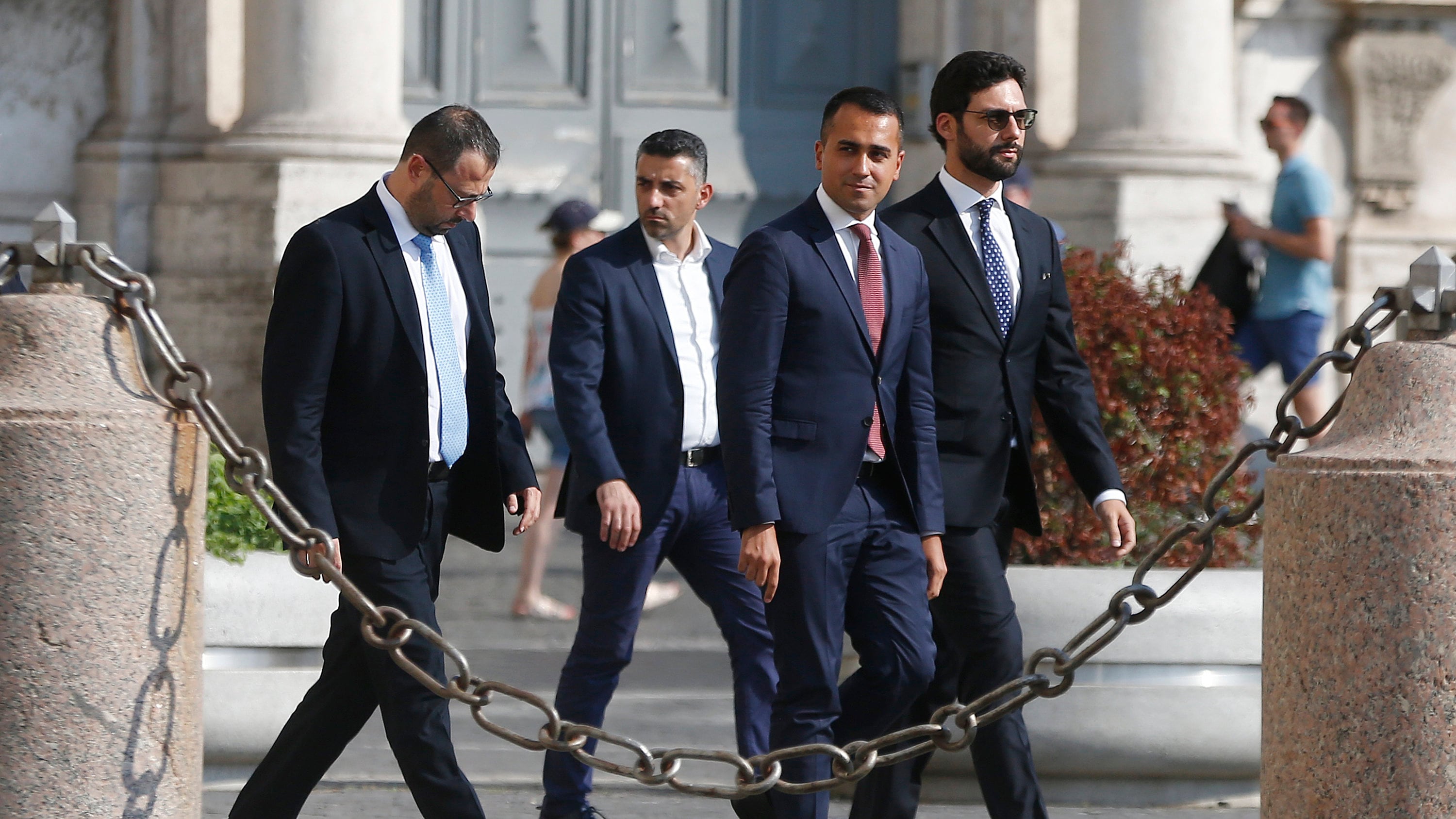 Dal crac di Taranto alle baruffe su tasse e stranieri. La via crucis del governo fa soffrire solo gli italiani