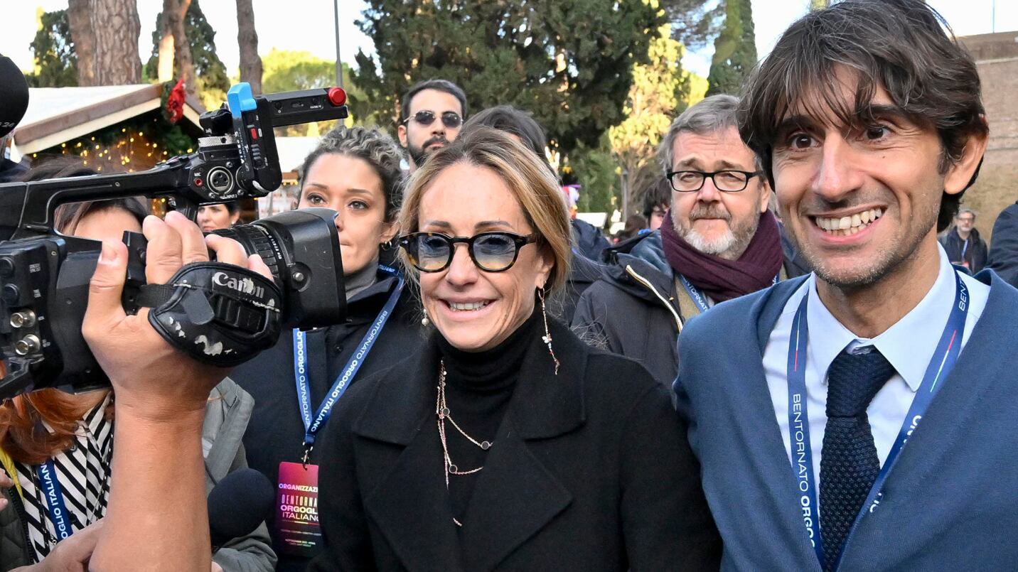 "Bel segnale delle istituzioni". Arianna Meloni difende Lollobrigida sul caso Frecciarossa