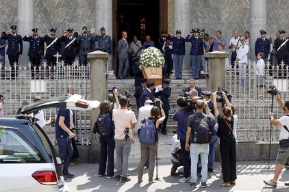Carabiniere ucciso a coltellate, mille persone per l'ultimo saluto 9