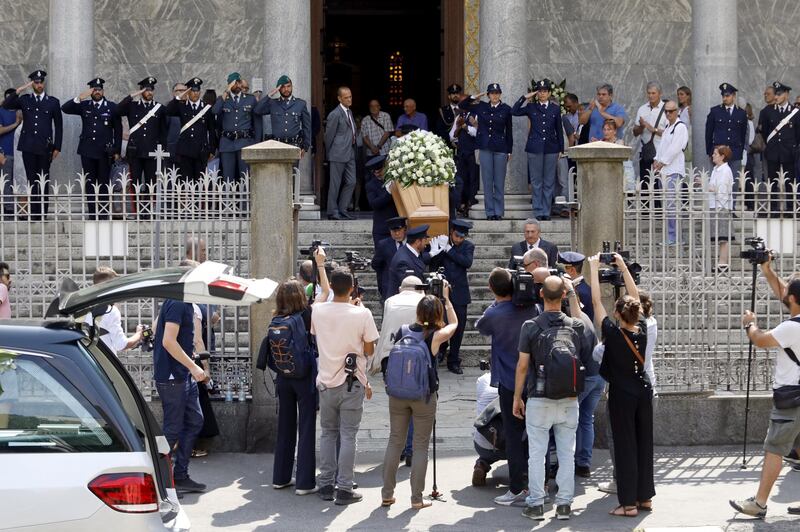Carabiniere ucciso a coltellate, mille persone per l'ultimo saluto 9