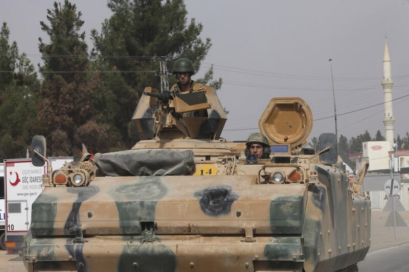 I carri armati turchi penetrano in Siria 12