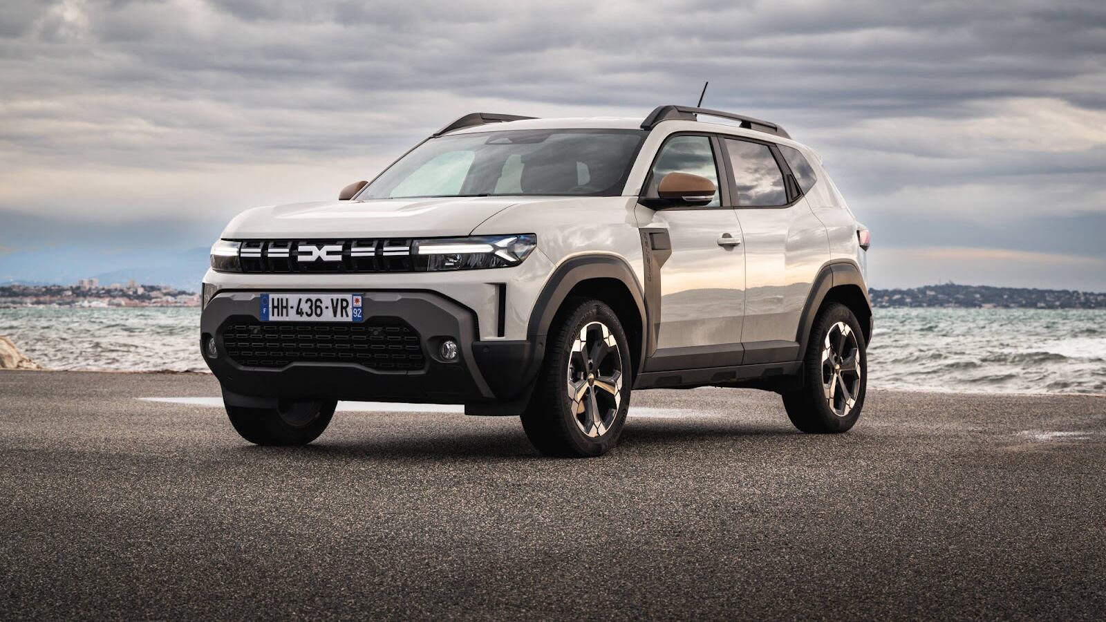 Dacia Duster, il SUV che abbina l’ibrido a GPL e la trazione 4x4
