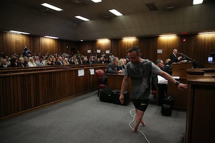 Pistorius sfila in aula senza protesi 6