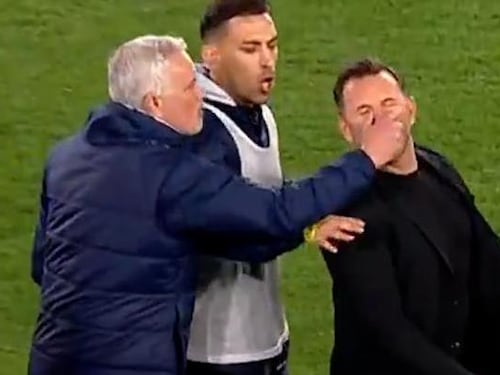Mou interpreta il sostantivo "ottomano" alla sua maniera