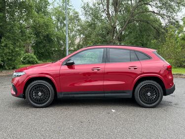 Mercedes EQA 300 4Matic: guarda la gallery del crossover elettrico premium 7
