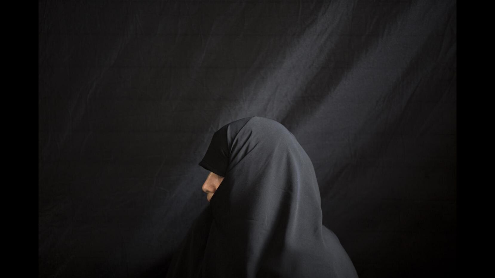 Il padre la rapisce e la costringe a convertirsi