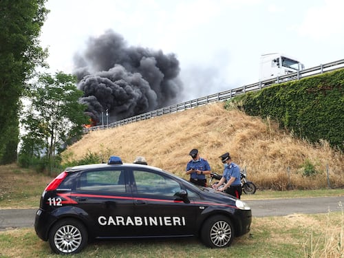 Padre e figlia muoiono cadendo in un burrone: la madre li trova con l'app