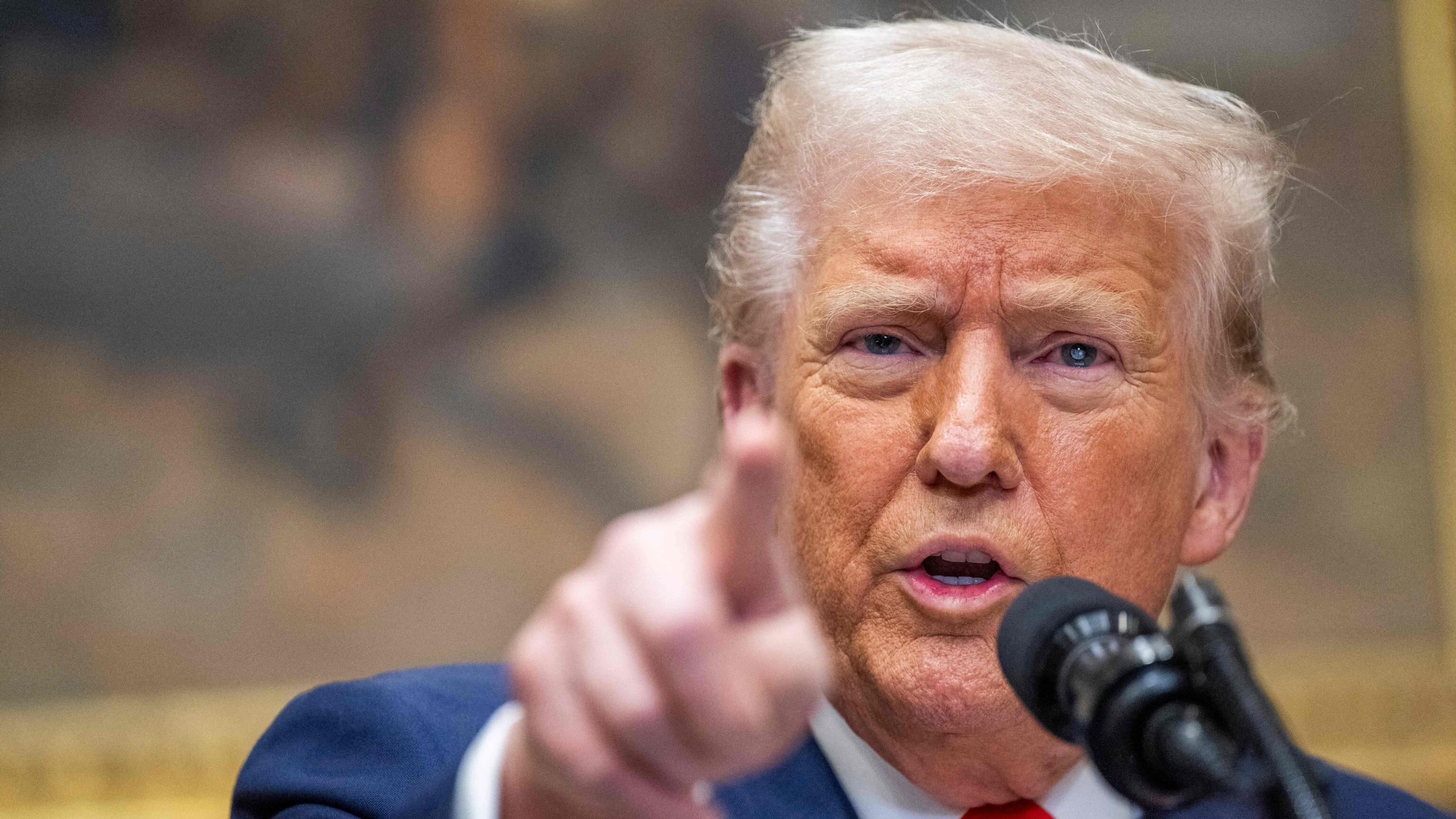 Trump sospende tutti gli aiuti militari all'Ucraina