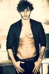 I sexy addominali di De Martino 1