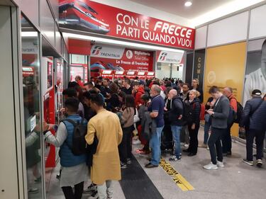 Traffico bloccato sul ponte e tanta paura: bus in fiamme a Venezia 3
