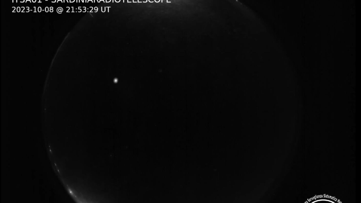 "Non toccatelo". La scia luminosa, poi il meteorite cade sulla Sardegna