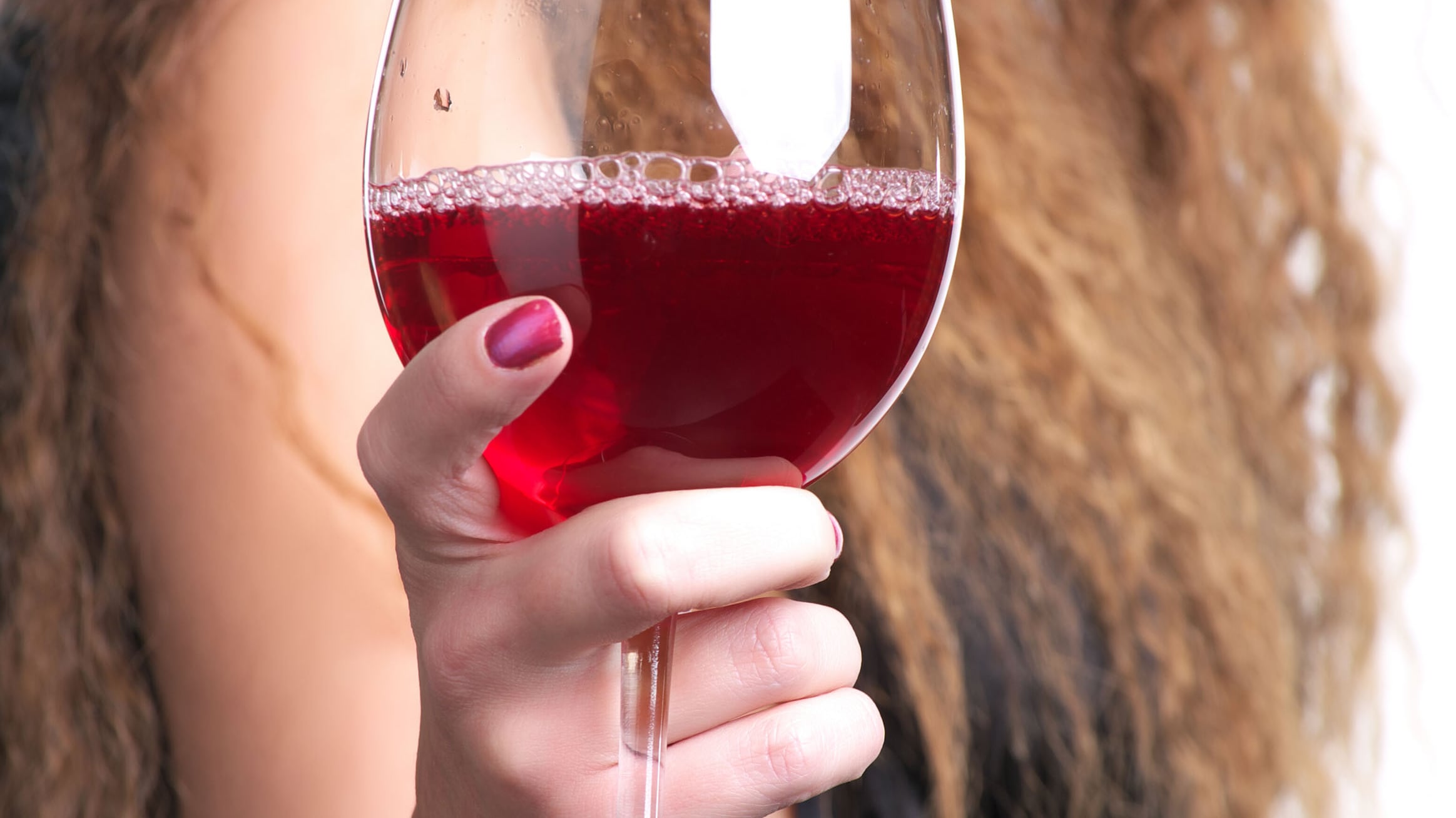 Vino, dieci miti da sfatare per bere "scorretti" e felici