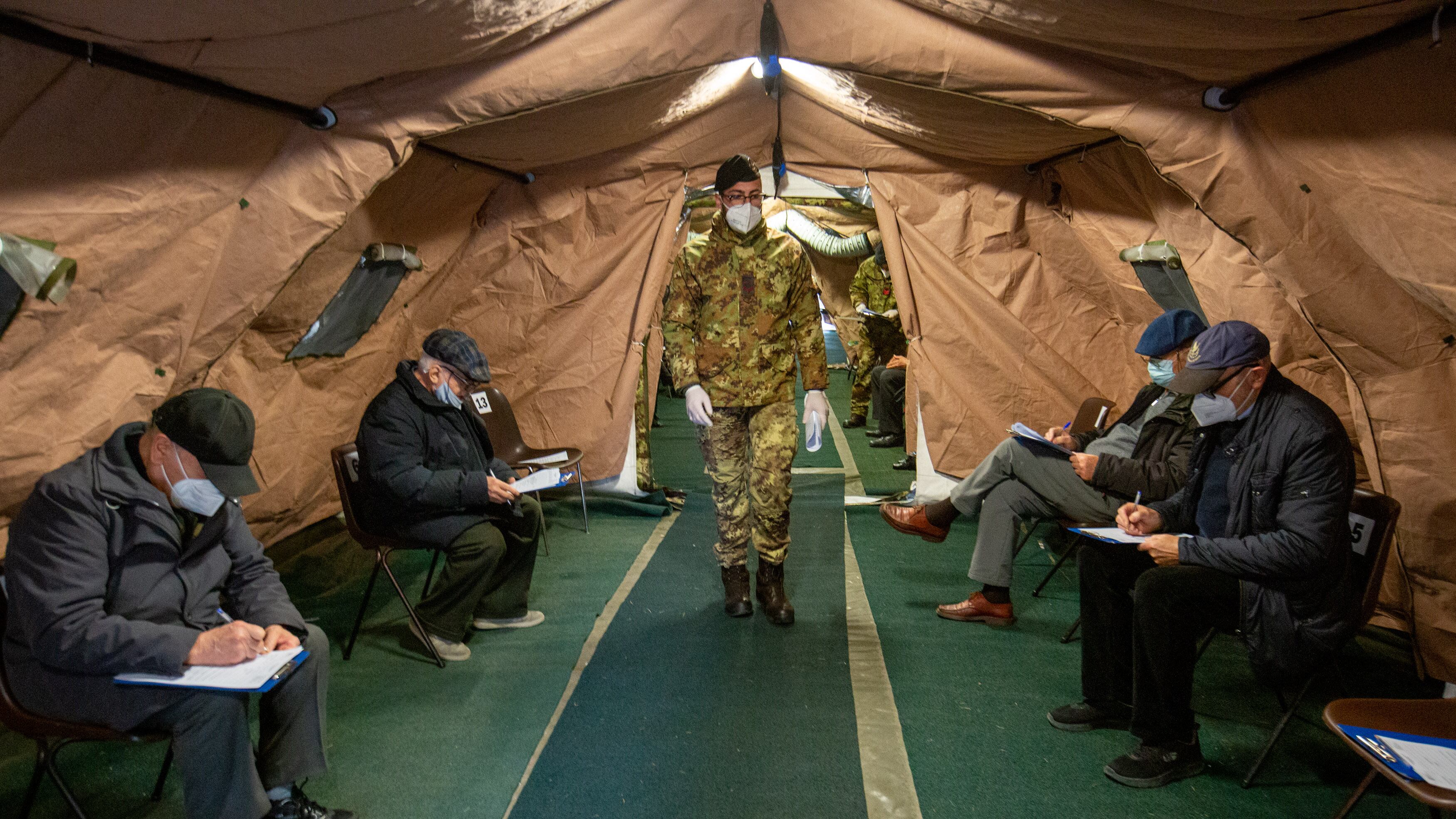La guerra dell'Esercito al virus: consegna vaccini e 800mila test