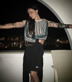 Nina Moric mostra il lato b su Instagram 14