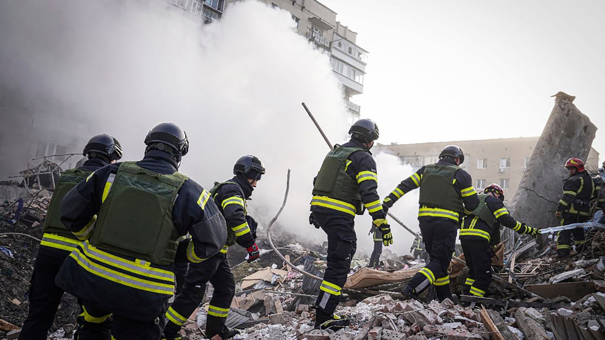 "I russi hanno appiccato fuoco a Zaporizhzhia". L'annuncio di Zelensky